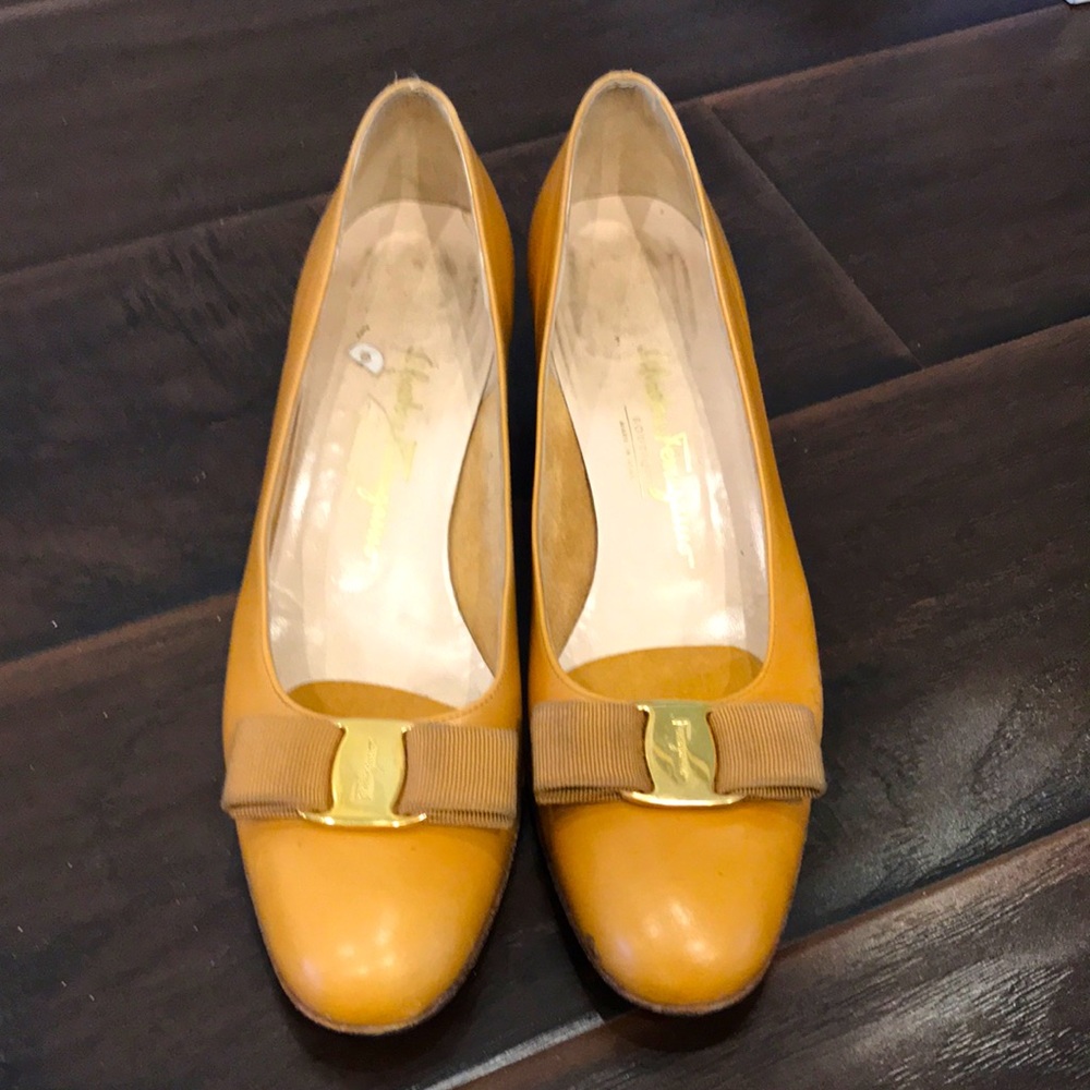 Authentic Ferragamo ladies pump size 9